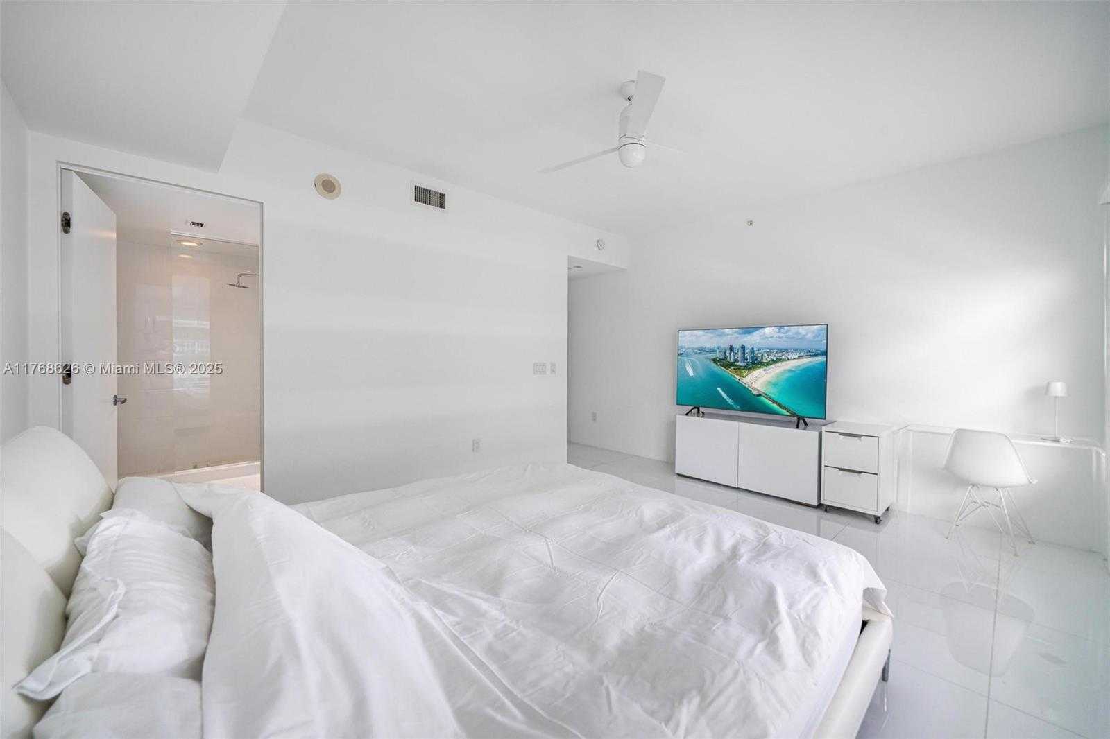 Small Image of 1040 BISCAYNE BLVD #3602, Miami Number 13