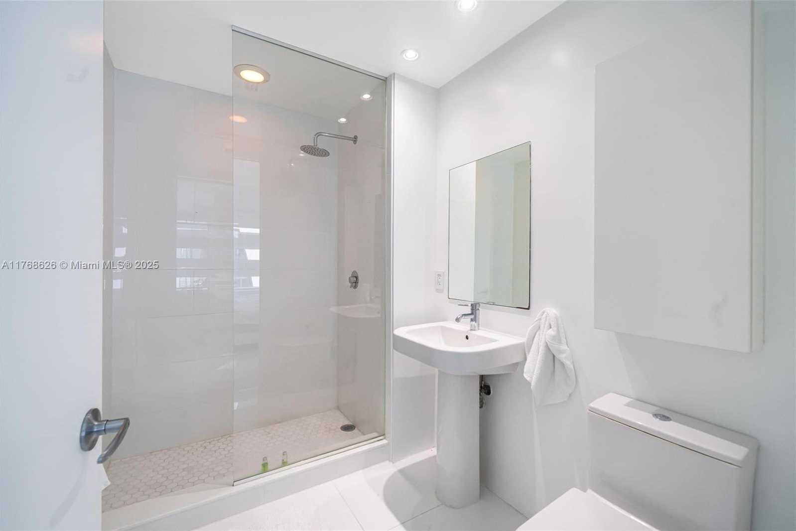 Small Image of 1040 BISCAYNE BLVD #3602, Miami Number 14