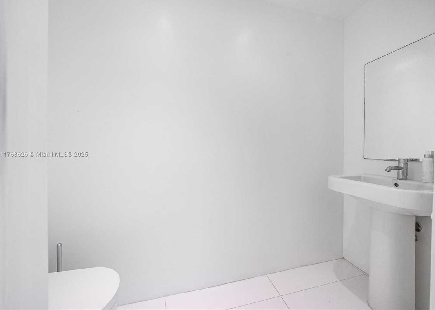 Small Image of 1040 BISCAYNE BLVD #3602, Miami Number 15