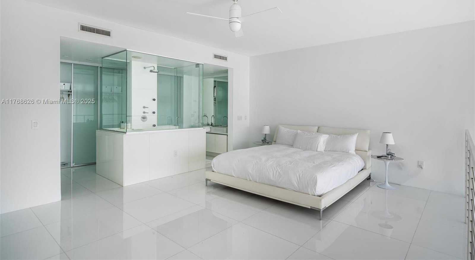 Small Image of 1040 BISCAYNE BLVD #3602, Miami Number 6