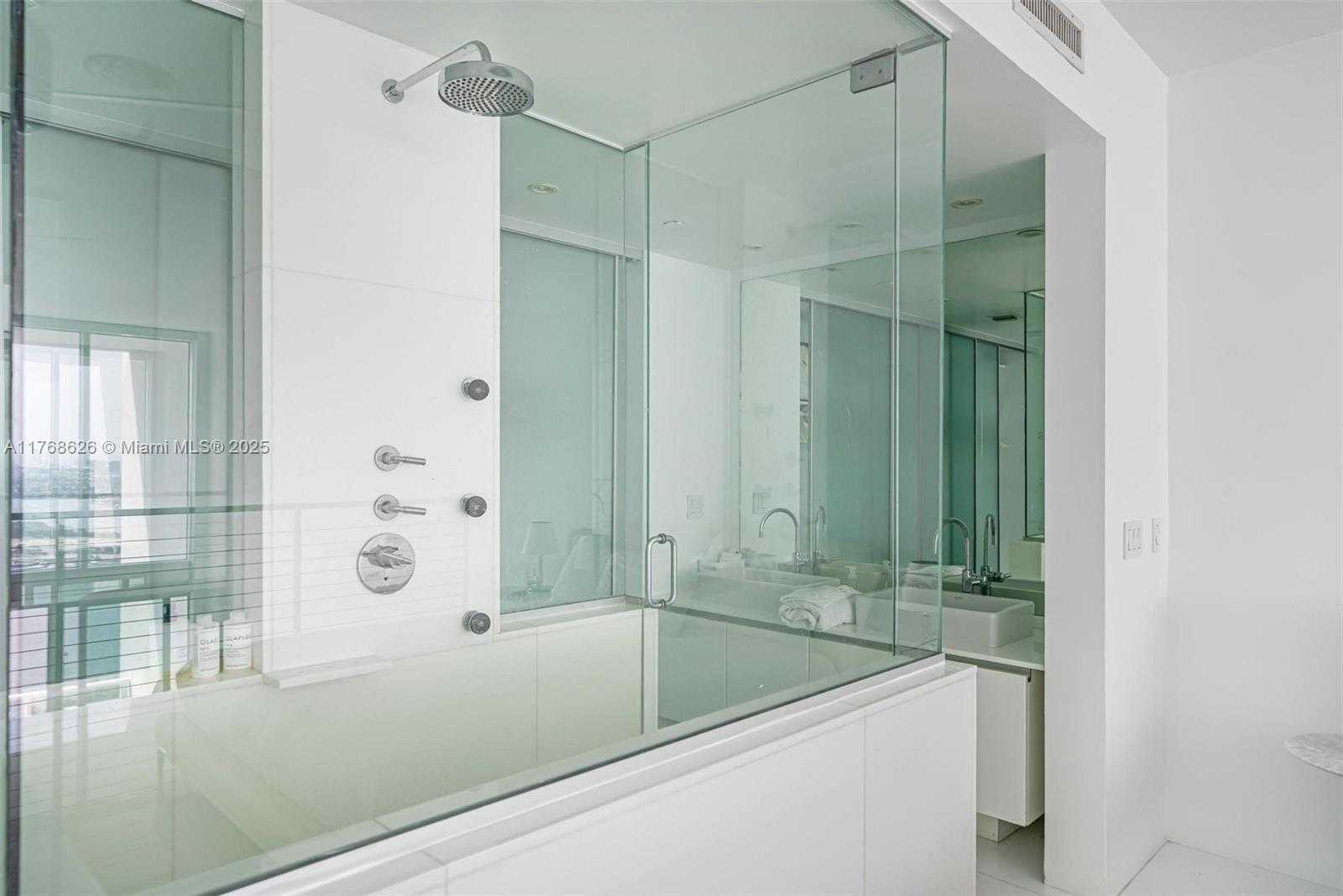 Small Image of 1040 BISCAYNE BLVD #3602, Miami Number 9