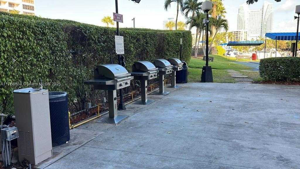 Small Image of 2500 PARKVIEW DR #1610, Hallandale Beach Number 17