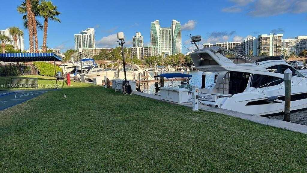 Small Image of 2500 PARKVIEW DR #1610, Hallandale Beach Number 21