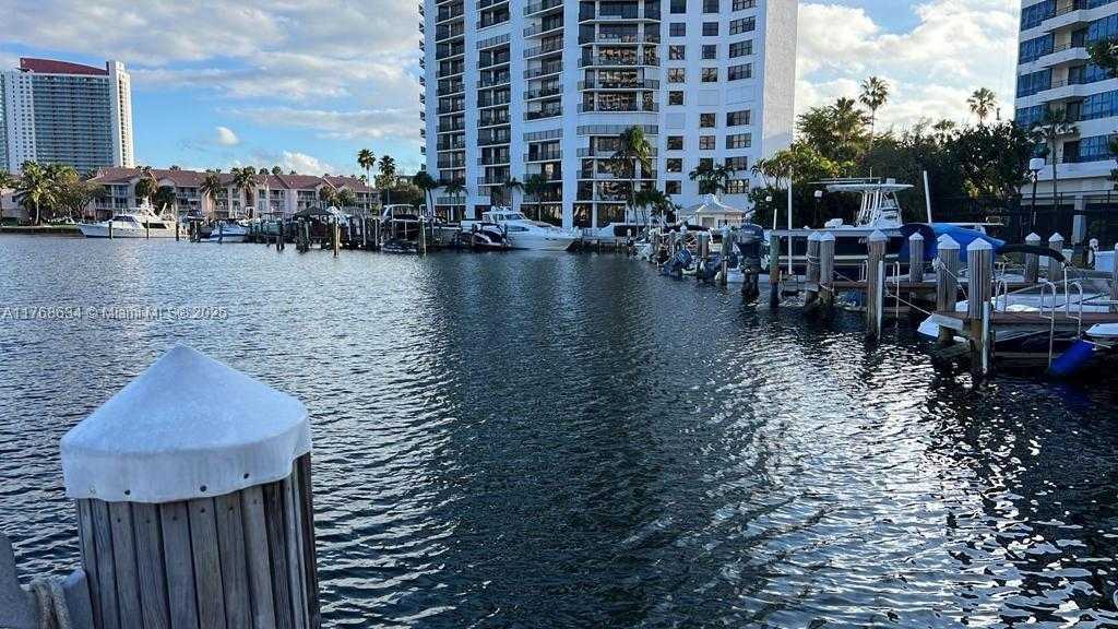 Small Image of 2500 PARKVIEW DR #1610, Hallandale Beach Number 22