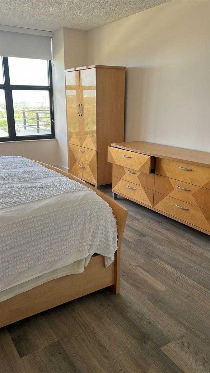 Small Image of 2500 PARKVIEW DR #1610, Hallandale Beach Number 4