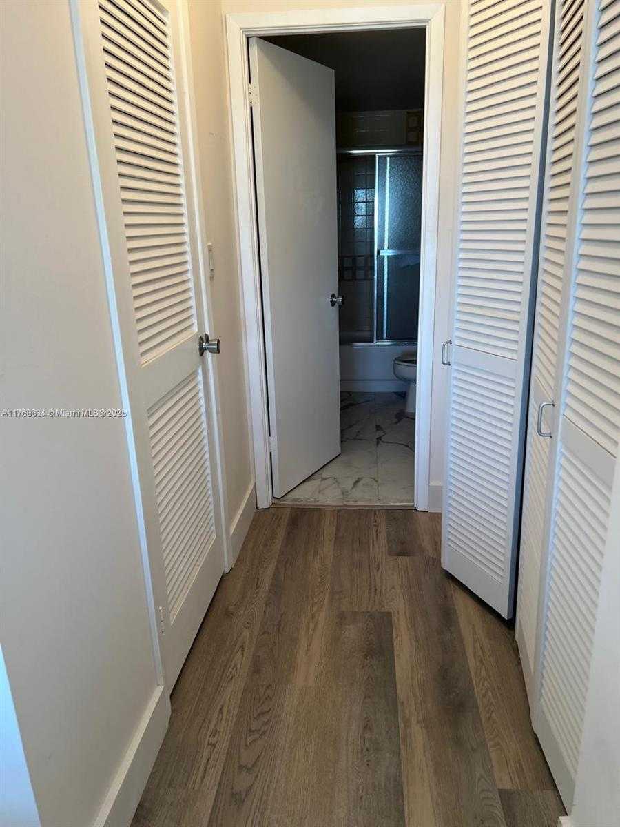 Small Image of 2500 PARKVIEW DR #1610, Hallandale Beach Number 6