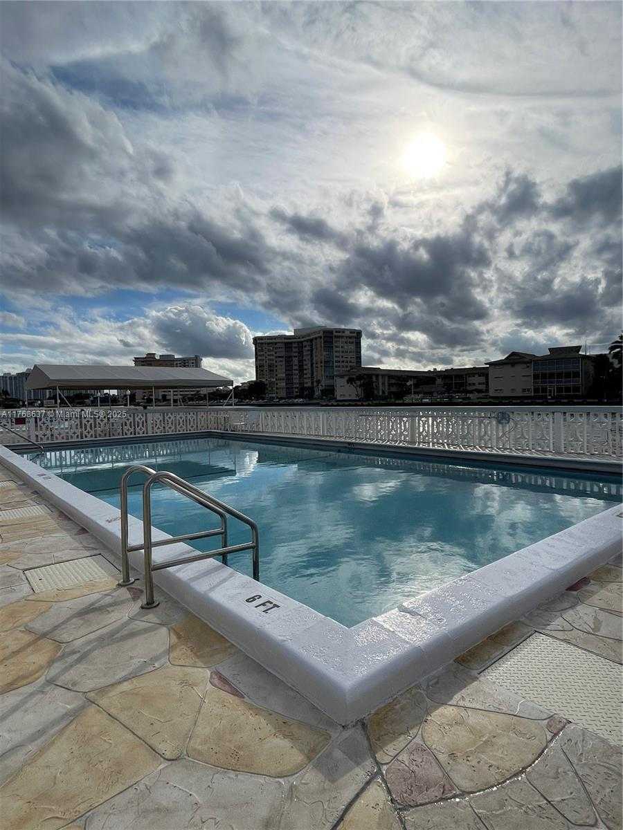 Small Image of 1801 SOUTH OCEAN DR #PH40, Hallandale Beach Number 11