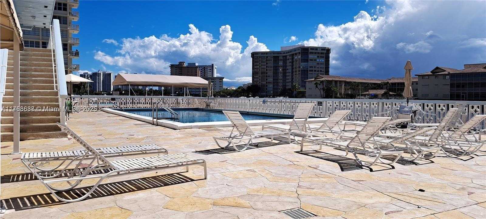 Small Image of 1801 SOUTH OCEAN DR #PH40, Hallandale Beach Number 14