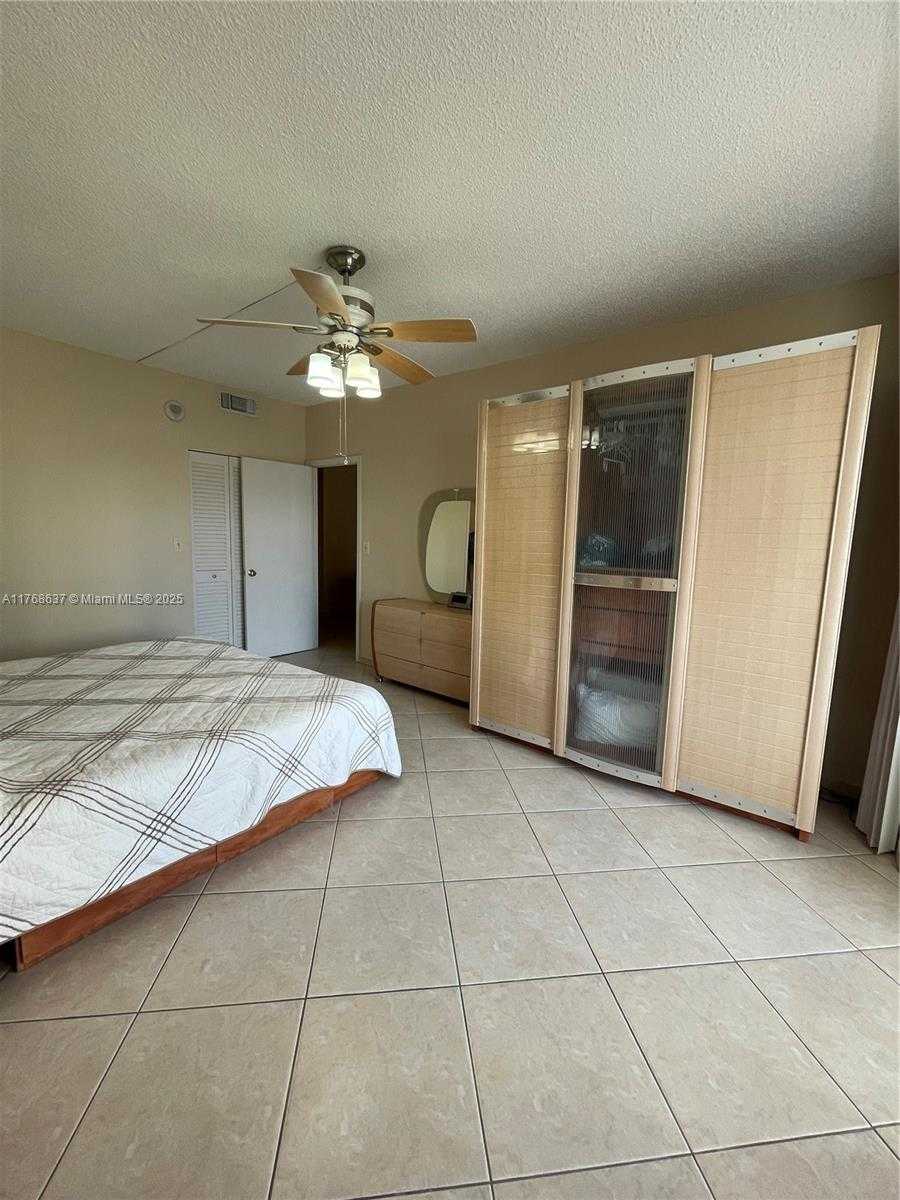 Small Image of 1801 SOUTH OCEAN DR #PH40, Hallandale Beach Number 32