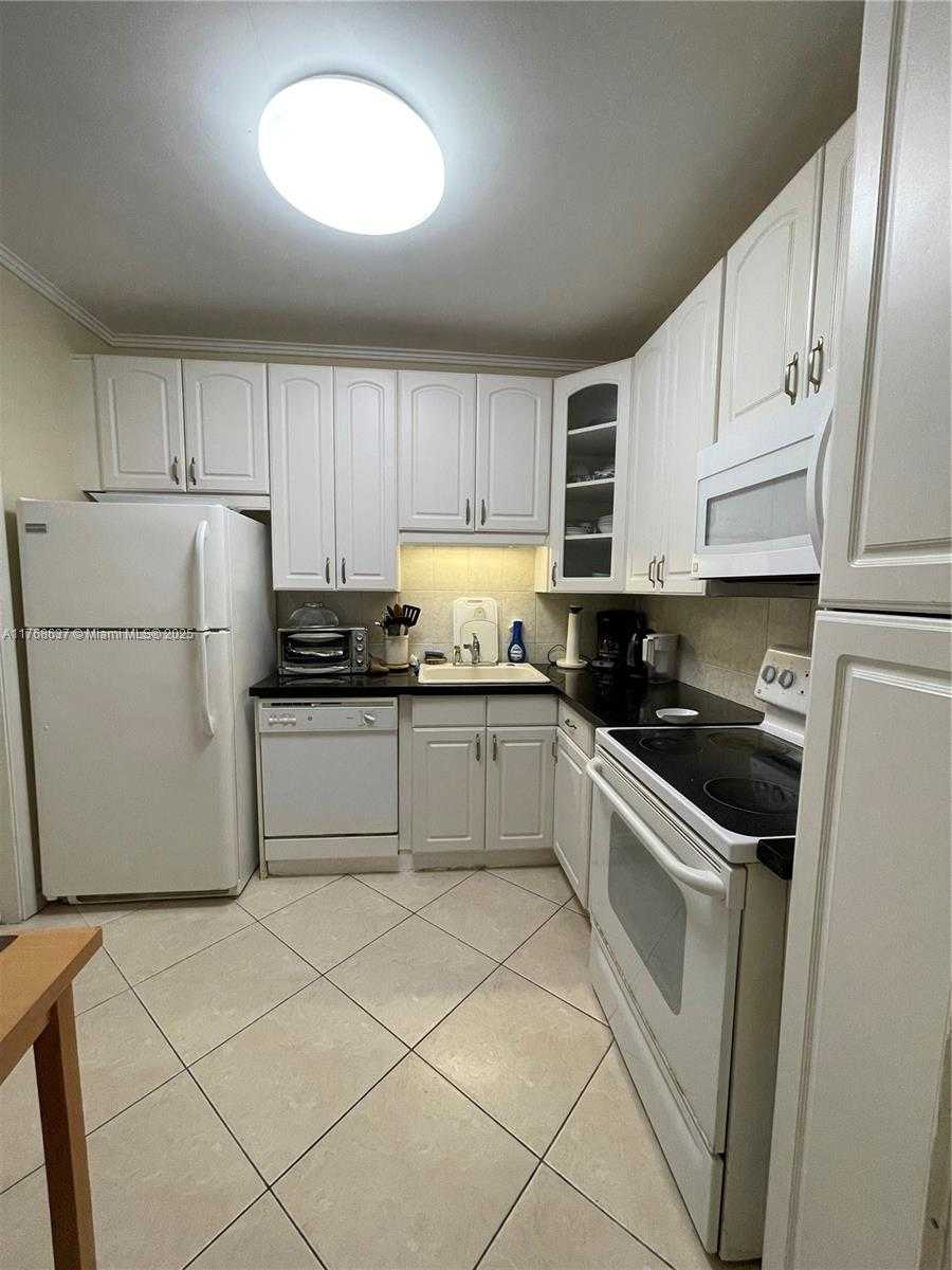Small Image of 1801 SOUTH OCEAN DR #PH40, Hallandale Beach Number 33