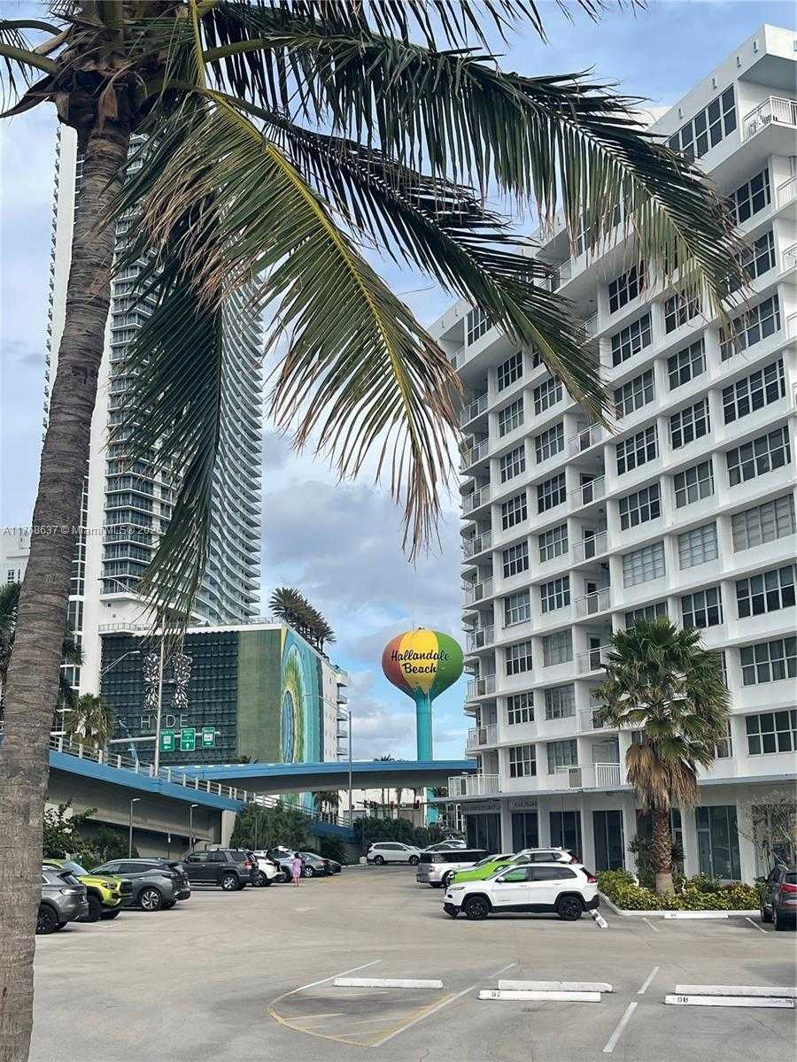 Small Image of 1801 SOUTH OCEAN DR #PH40, Hallandale Beach Number 5