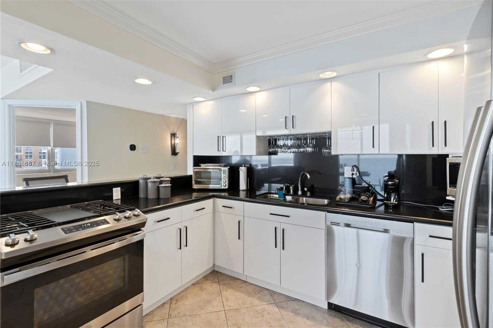 Small Image of 2030 SOUTH OCEAN DR #1820, Hallandale Beach Number 9