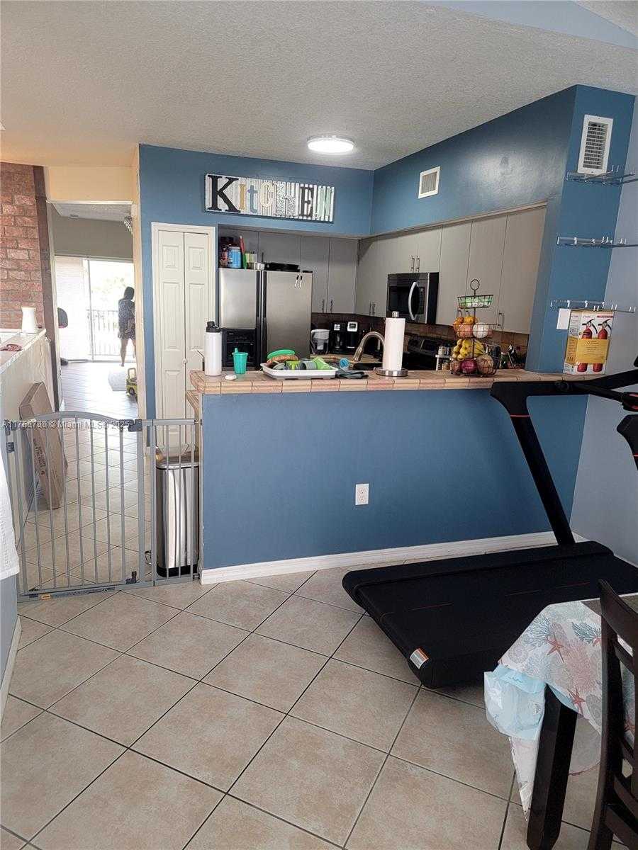Small Image of 10101 SOUTH WEST 154TH CIR CT #106-11, Miami Number 13