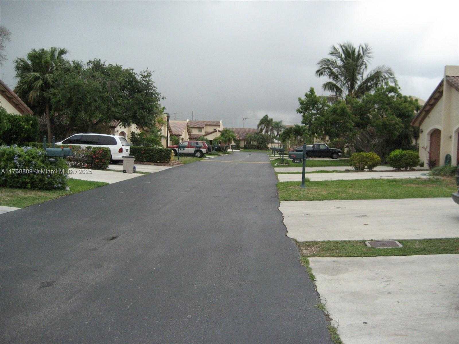 Small Image of 8589 SOUTH WEST 115 PL, Miami Number 11