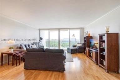 Small Image of 100 BAYVIEW DR #726, Sunny Isles Beach Number 17