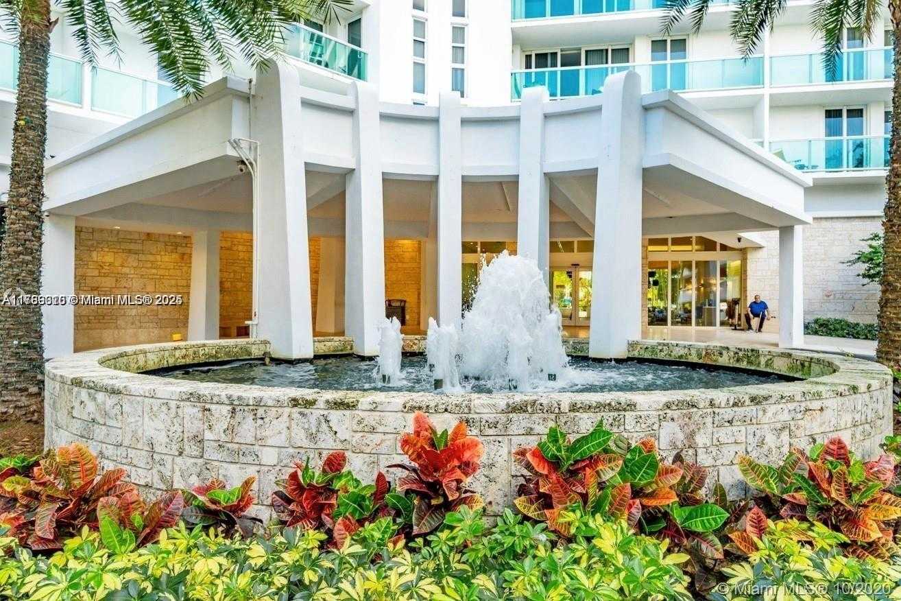 Small Image of 100 BAYVIEW DR #726, Sunny Isles Beach Number 2