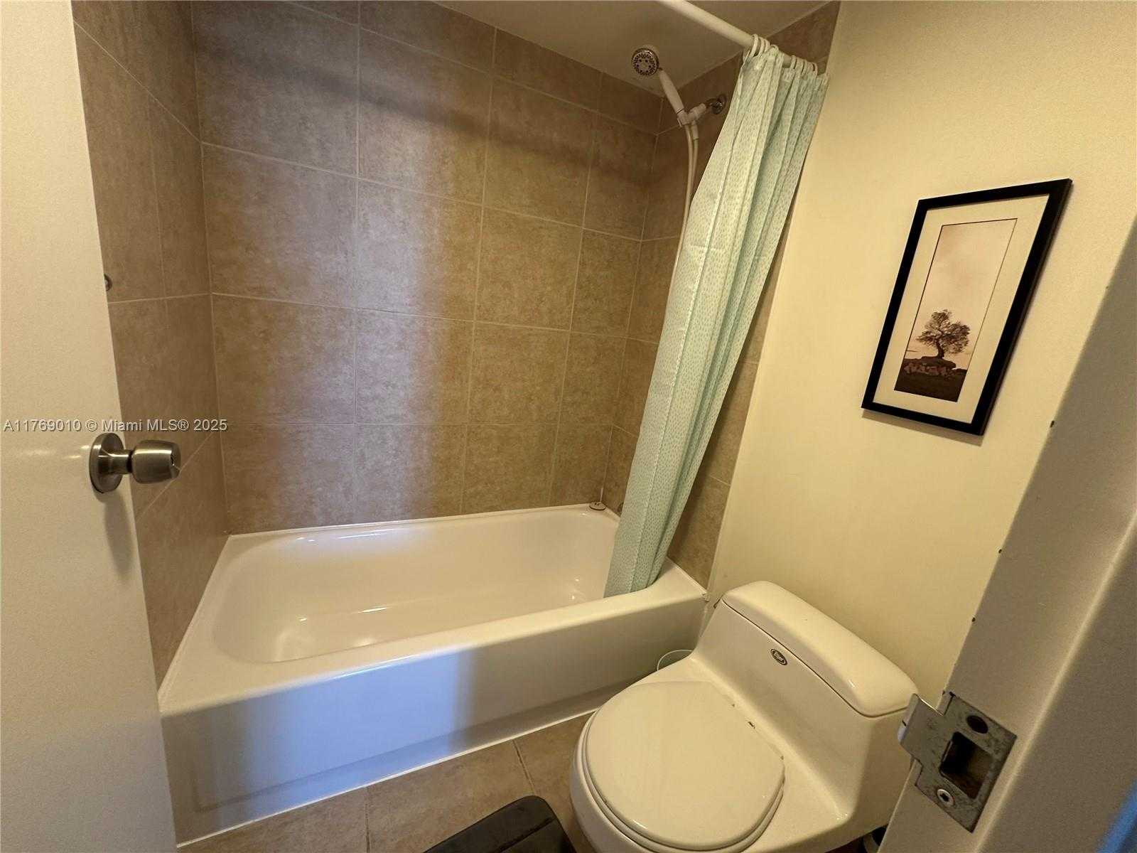 Small Image of 100 BAYVIEW DR #726, Sunny Isles Beach Number 40