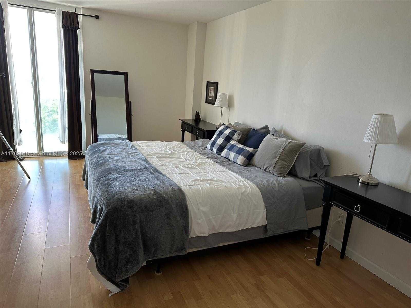 Small Image of 100 BAYVIEW DR #726, Sunny Isles Beach Number 42