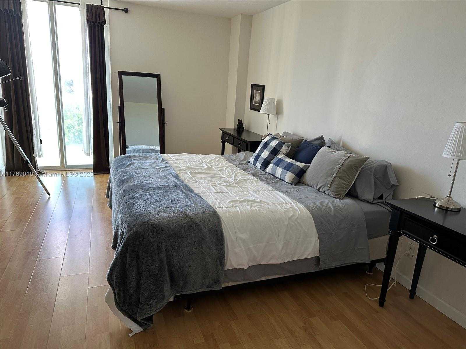 Small Image of 100 BAYVIEW DR #726, Sunny Isles Beach Number 43