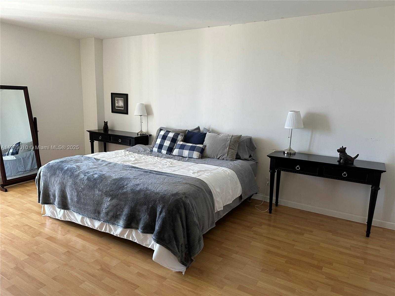 Small Image of 100 BAYVIEW DR #726, Sunny Isles Beach Number 44