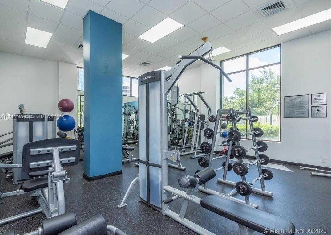 Small Image of 100 BAYVIEW DR #726, Sunny Isles Beach Number 8