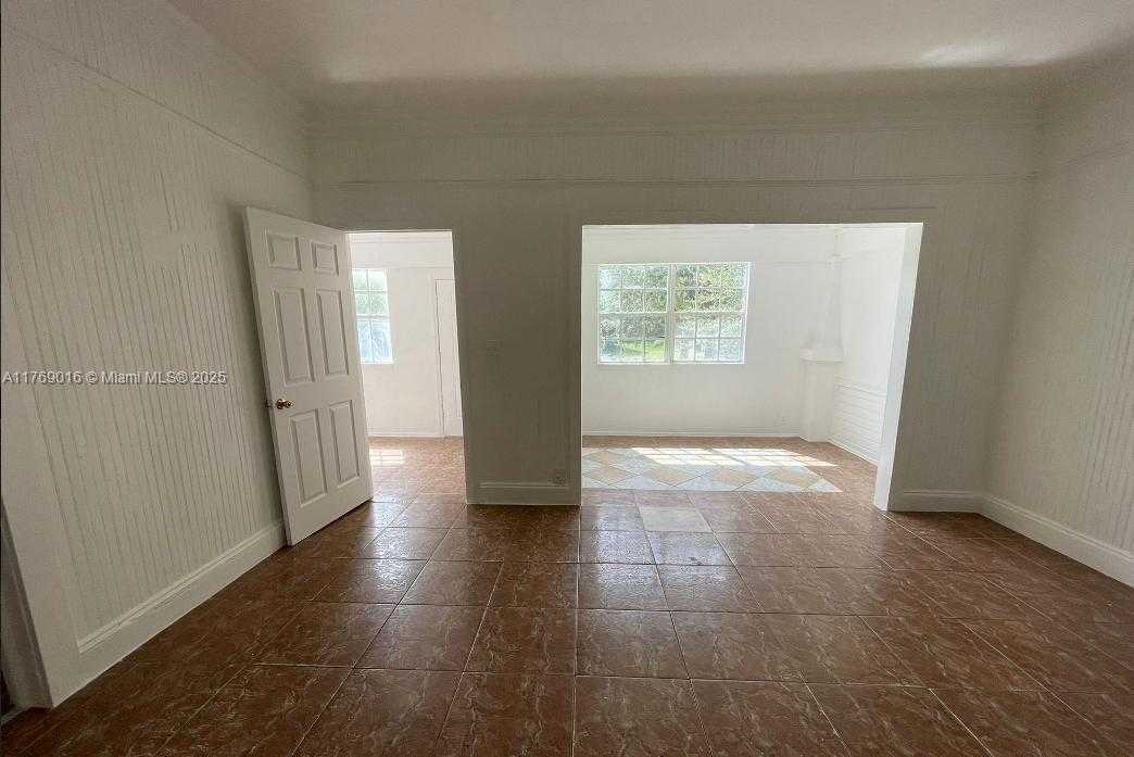 Small Image of 707 4TH ST, West Palm Beach Number 2