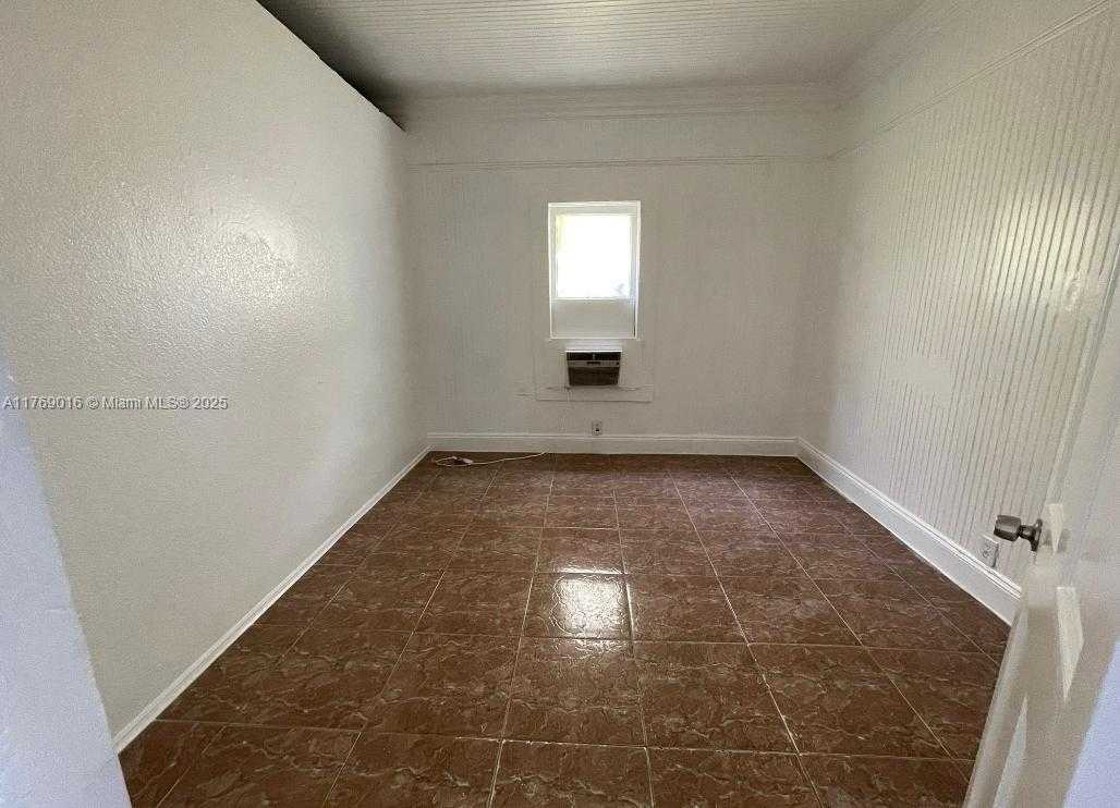 Small Image of 707 4TH ST, West Palm Beach Number 6