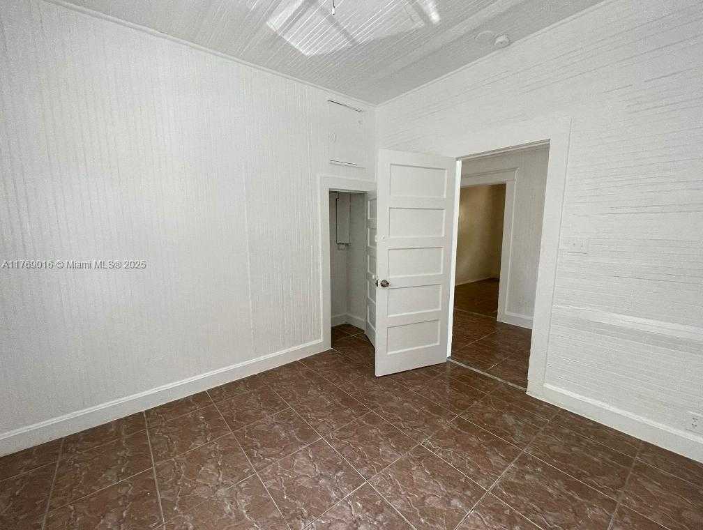 Small Image of 707 4TH ST, West Palm Beach Number 7