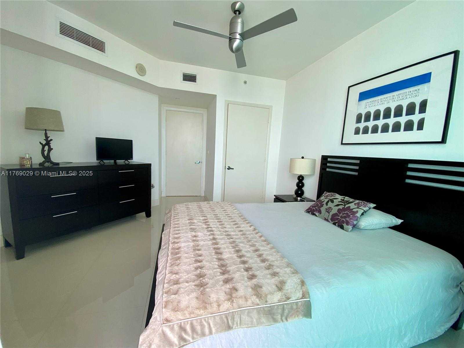 Small Image of 350 SOUTH MIAMI AVE #3813, Miami Number 27