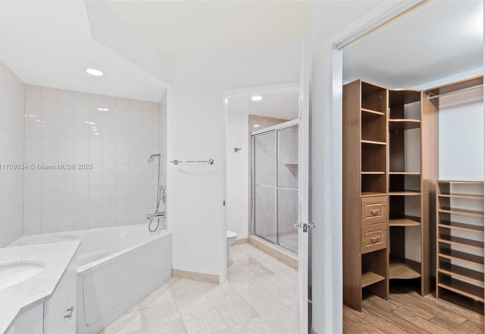 Small Image of 3370 HIDDEN BAY DR #2307, Aventura Number 11