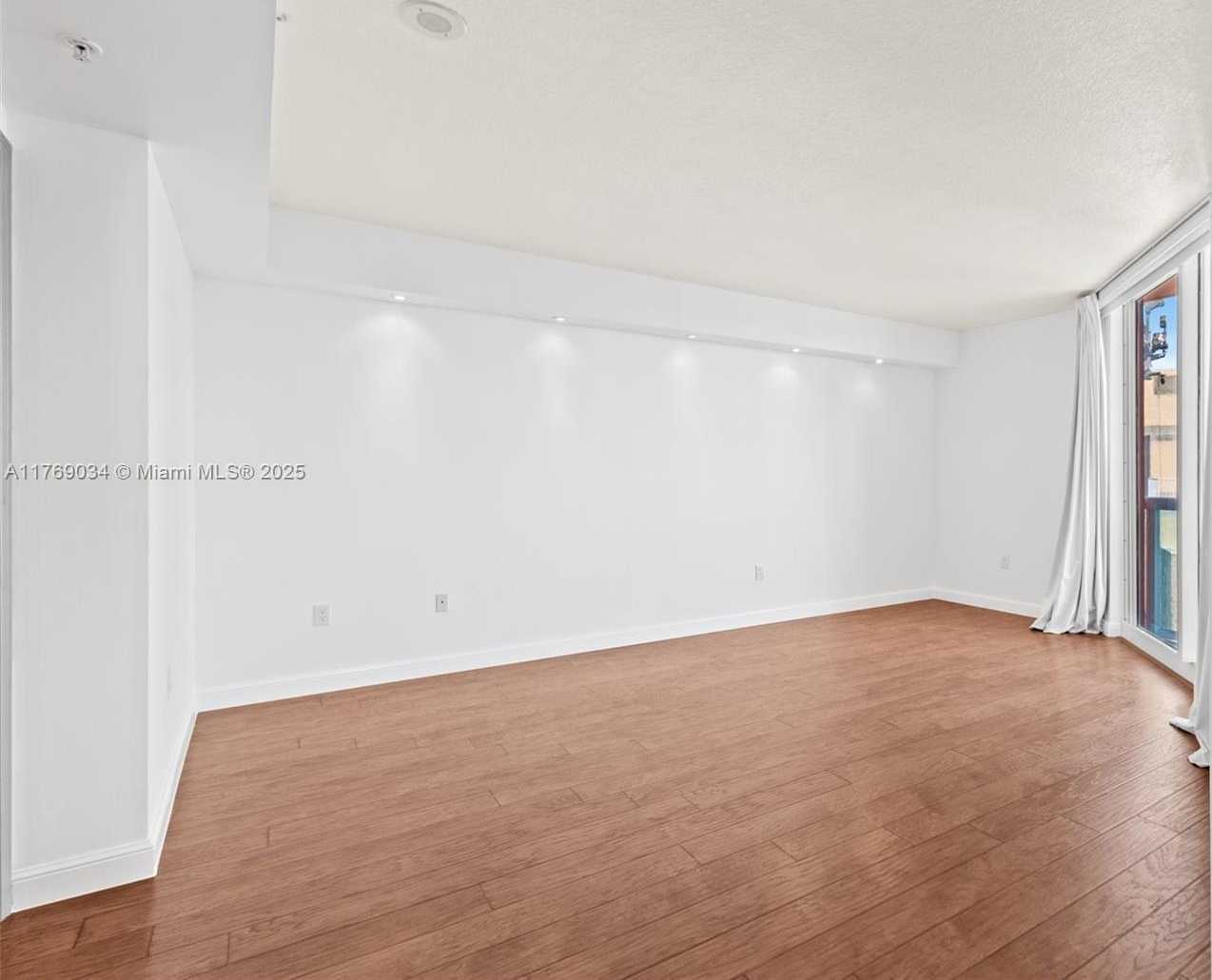 Small Image of 3370 HIDDEN BAY DR #2307, Aventura Number 17
