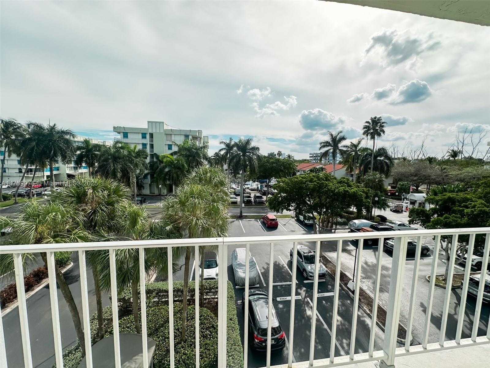 Small Image of 16546 NORTH EAST 26TH AVE #4J, North Miami Beach Number 5