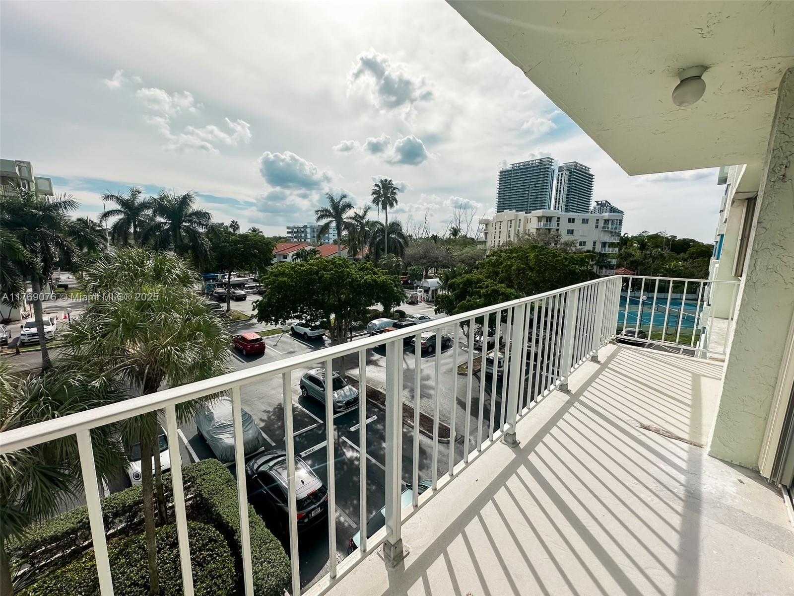 Small Image of 16546 NORTH EAST 26TH AVE #4J, North Miami Beach Number 6