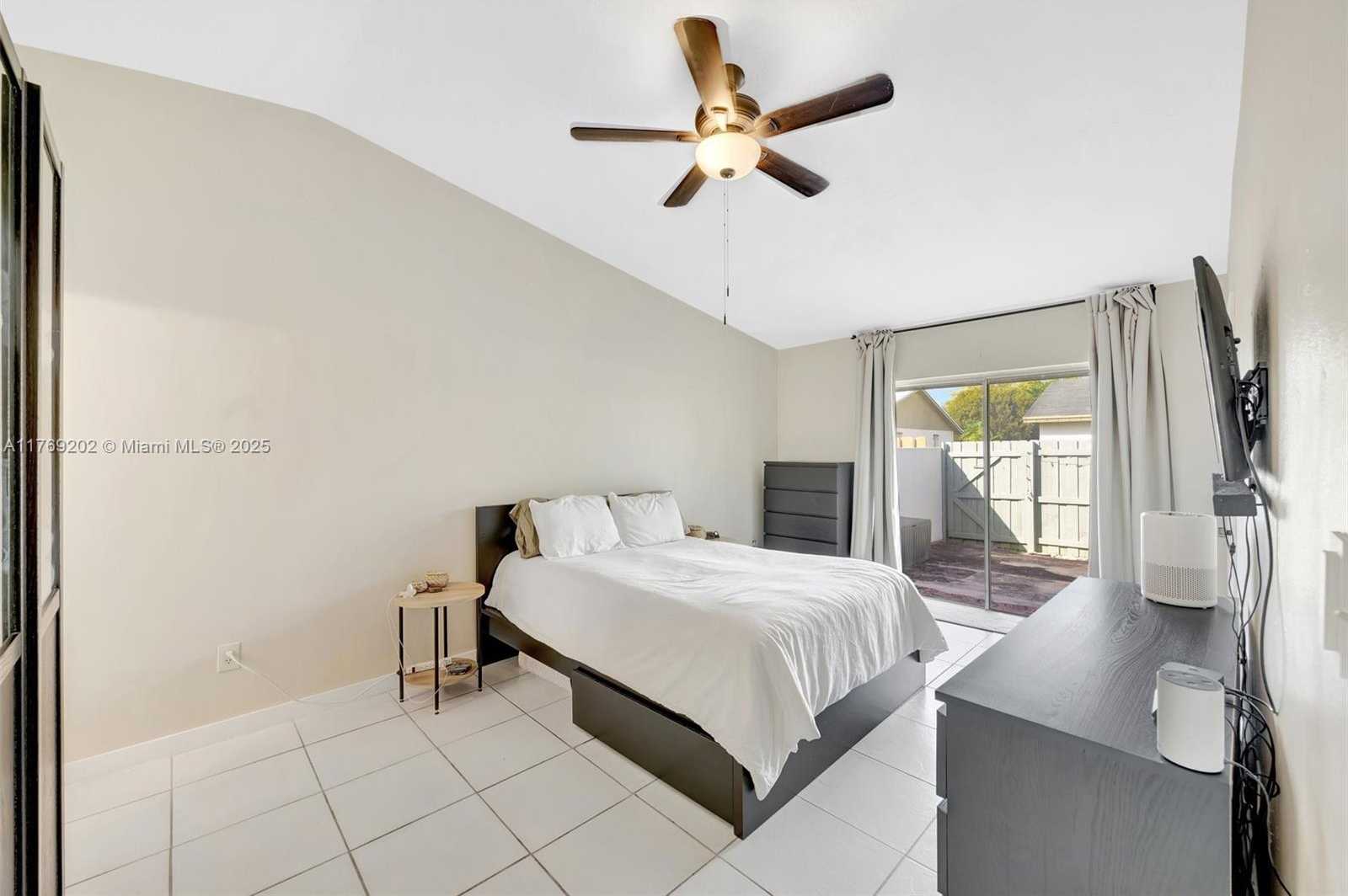 Small Image of 11214 SOUTH WEST 125TH CT #11214, Miami Number 13