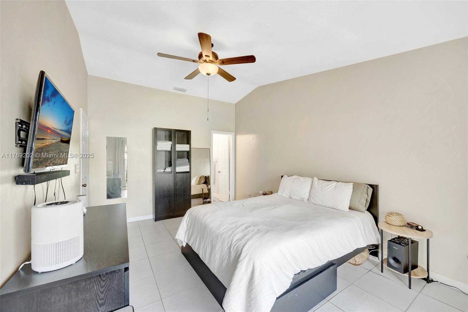 Small Image of 11214 SOUTH WEST 125TH CT #11214, Miami Number 15