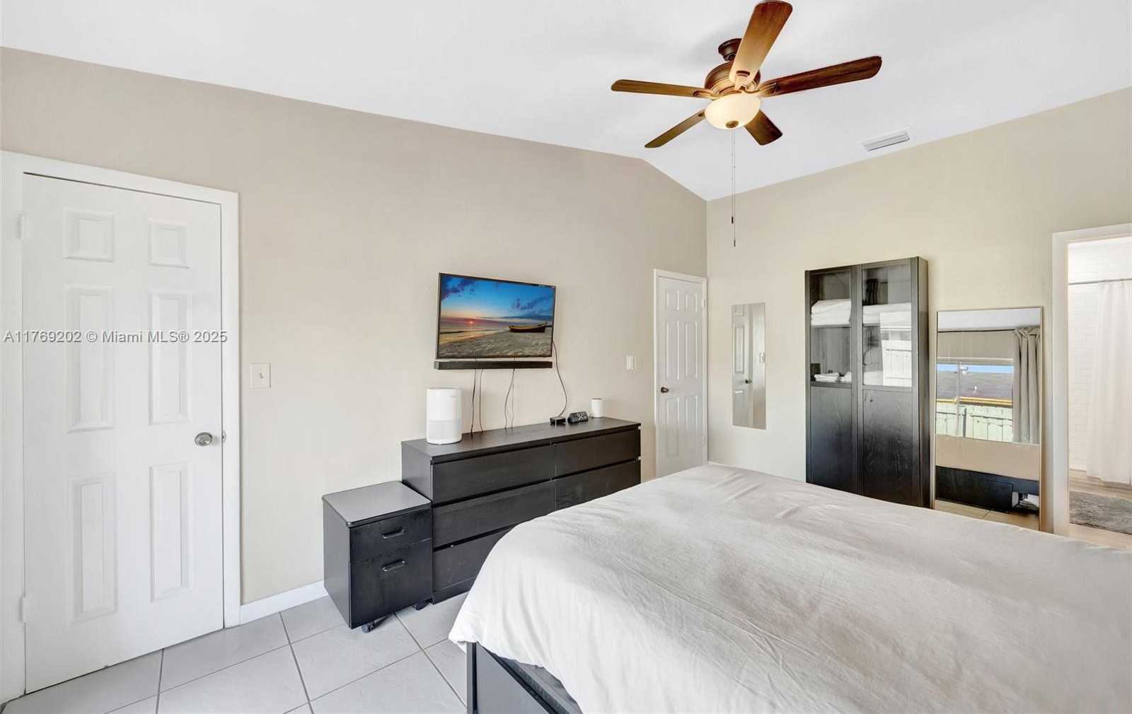 Small Image of 11214 SOUTH WEST 125TH CT #11214, Miami Number 16