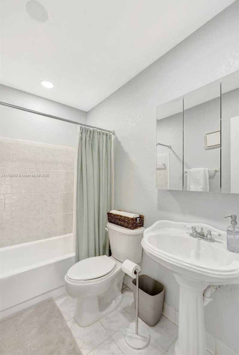 Small Image of 11214 SOUTH WEST 125TH CT #11214, Miami Number 23