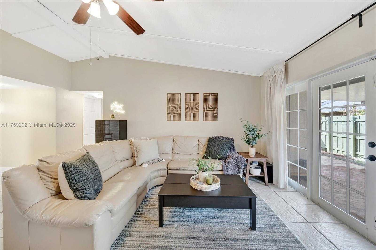 Small Image of 11214 SOUTH WEST 125TH CT #11214, Miami Number 4