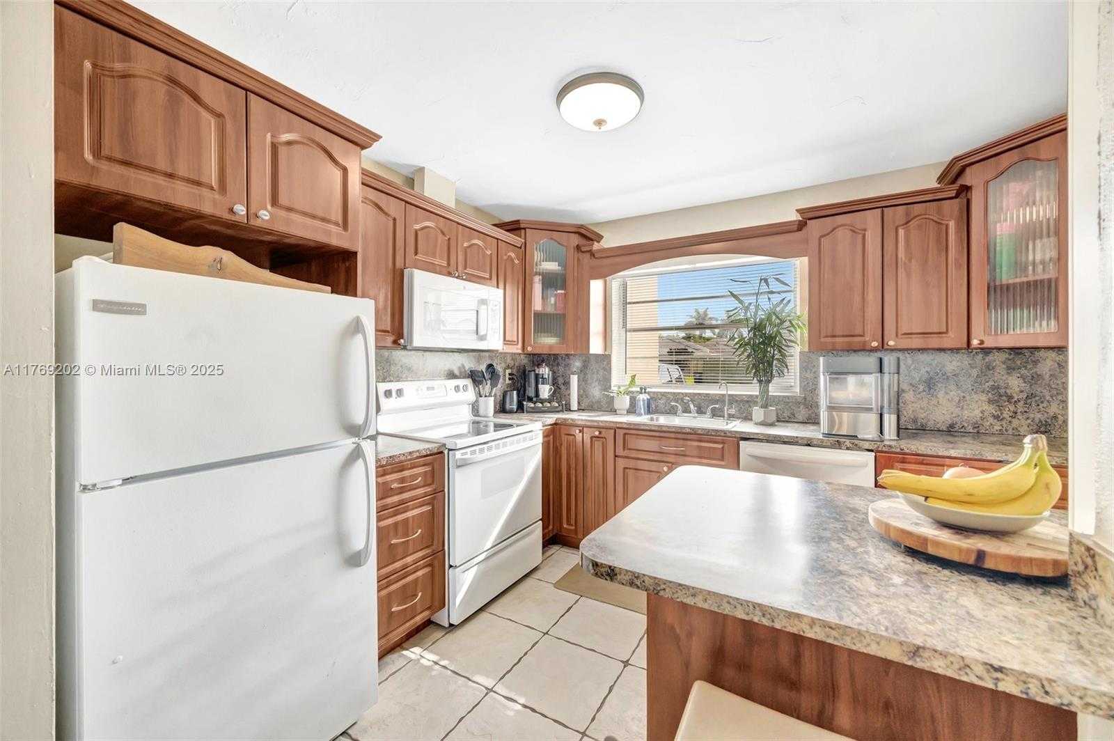 Small Image of 11214 SOUTH WEST 125TH CT #11214, Miami Number 9