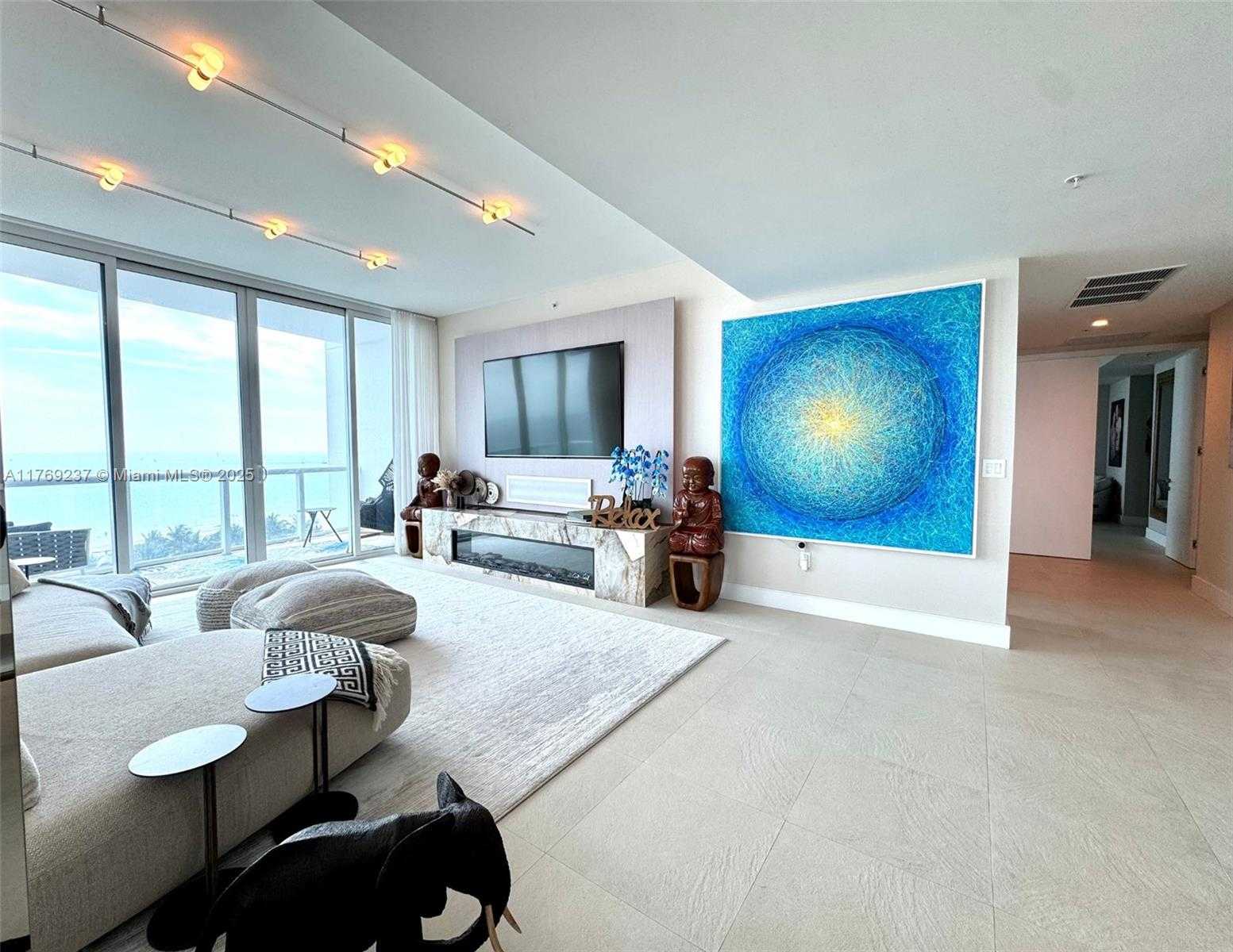Small Image of 50 SOUTH POINTE DR #1201/08, Miami Beach Number 11