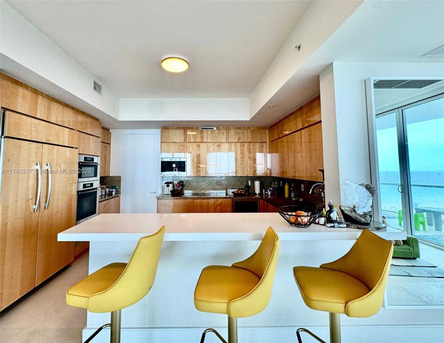 Small Image of 50 SOUTH POINTE DR #1201/08, Miami Beach Number 12