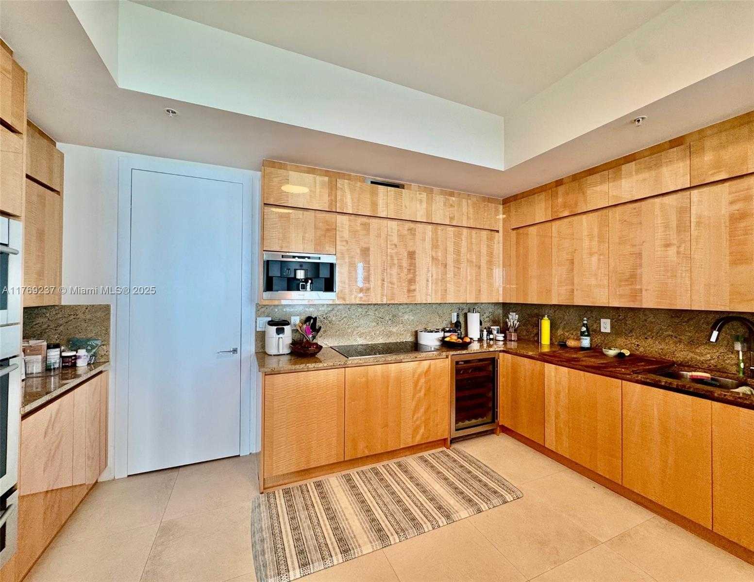 Small Image of 50 SOUTH POINTE DR #1201/08, Miami Beach Number 13