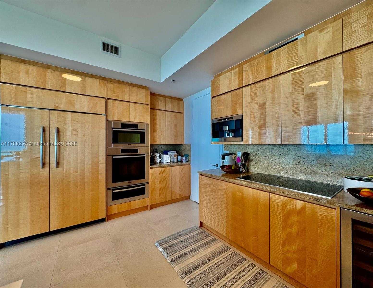 Small Image of 50 SOUTH POINTE DR #1201/08, Miami Beach Number 14