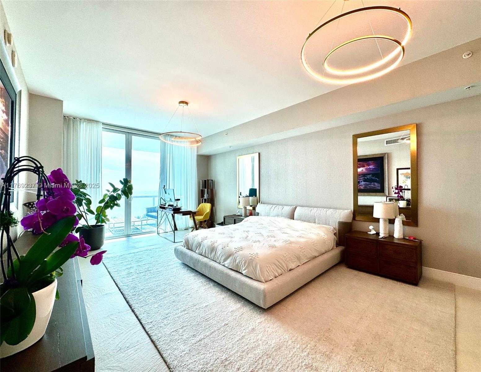 Small Image of 50 SOUTH POINTE DR #1201/08, Miami Beach Number 2