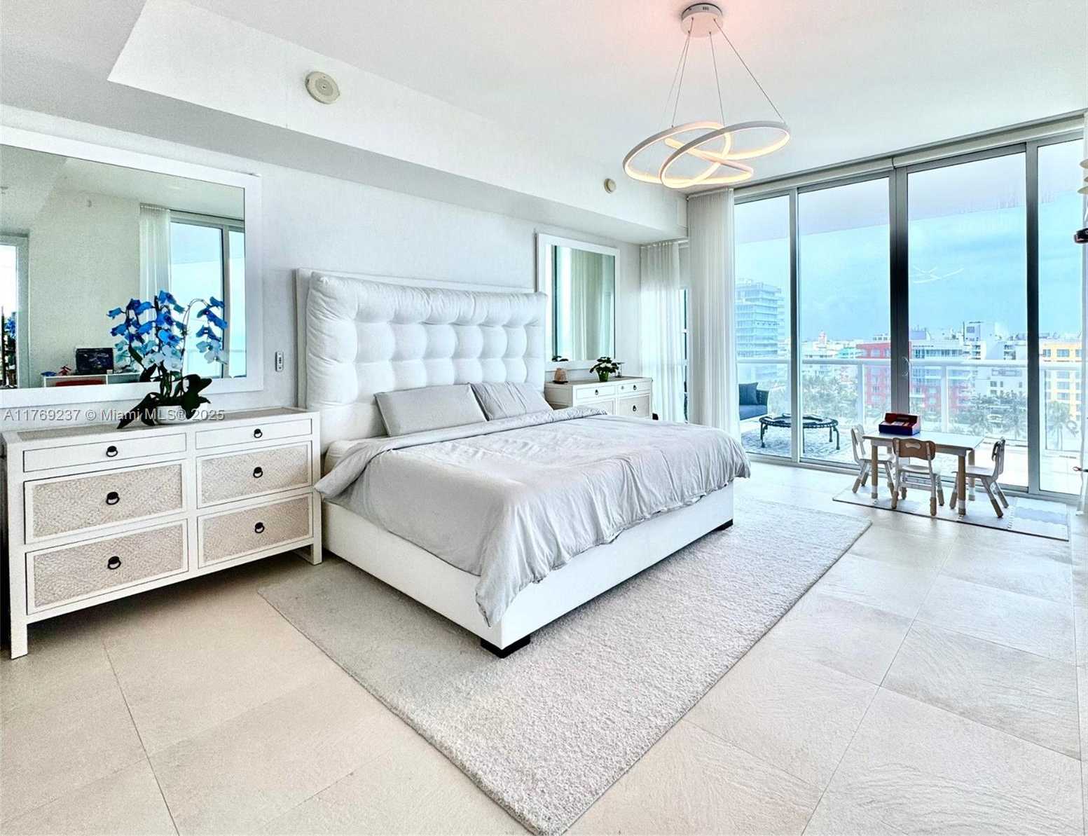 Small Image of 50 SOUTH POINTE DR #1201/08, Miami Beach Number 5
