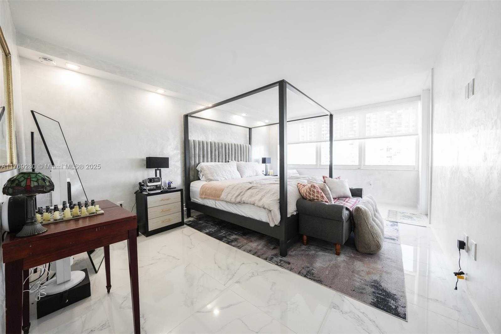 Small Image of 18071 BISCAYNE BLVD #901, Aventura Number 10