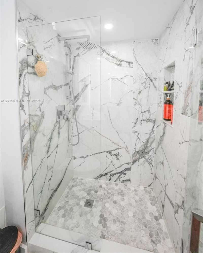 Small Image of 18071 BISCAYNE BLVD #901, Aventura Number 11
