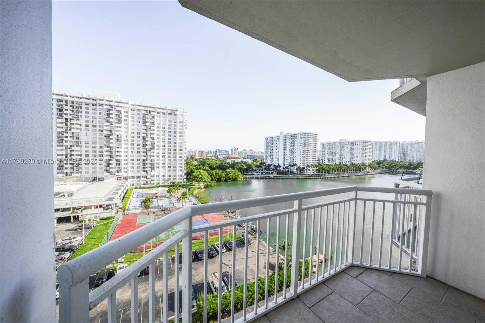 Small Image of 18071 BISCAYNE BLVD #901, Aventura Number 17