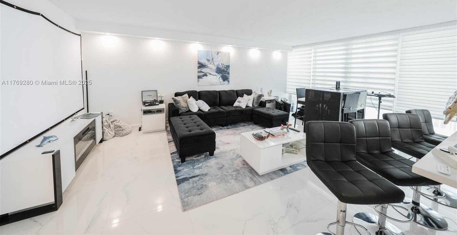 Small Image of 18071 BISCAYNE BLVD #901, Aventura Number 2