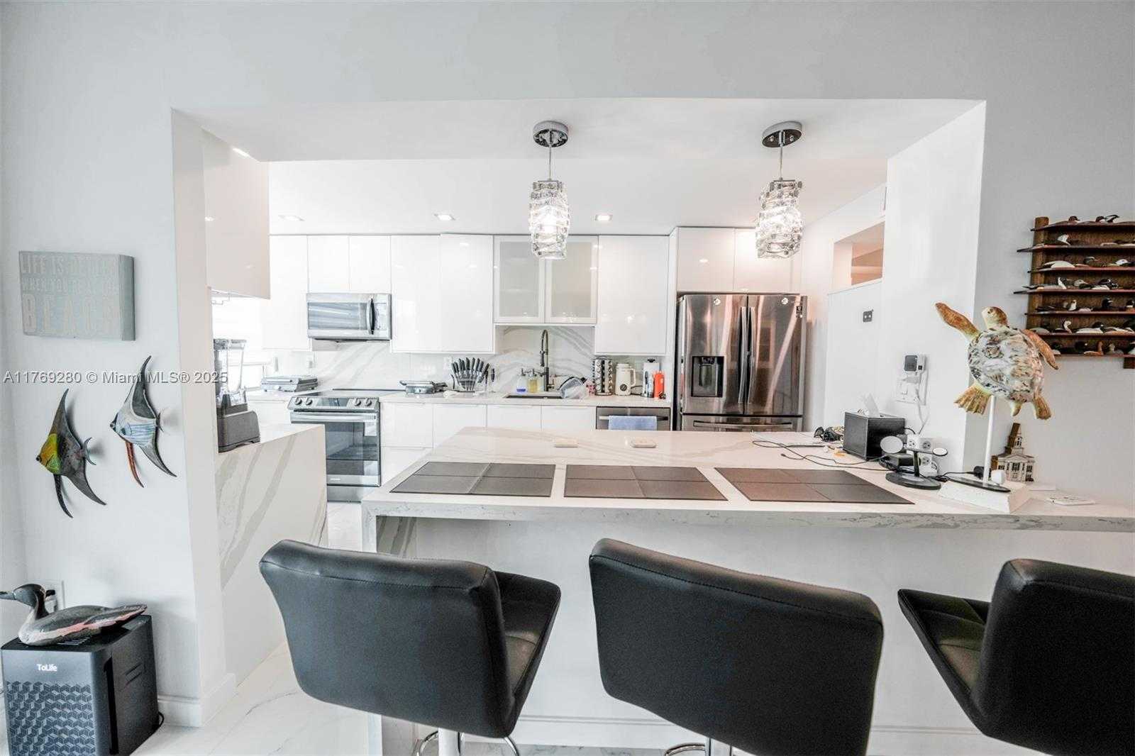 Small Image of 18071 BISCAYNE BLVD #901, Aventura Number 5